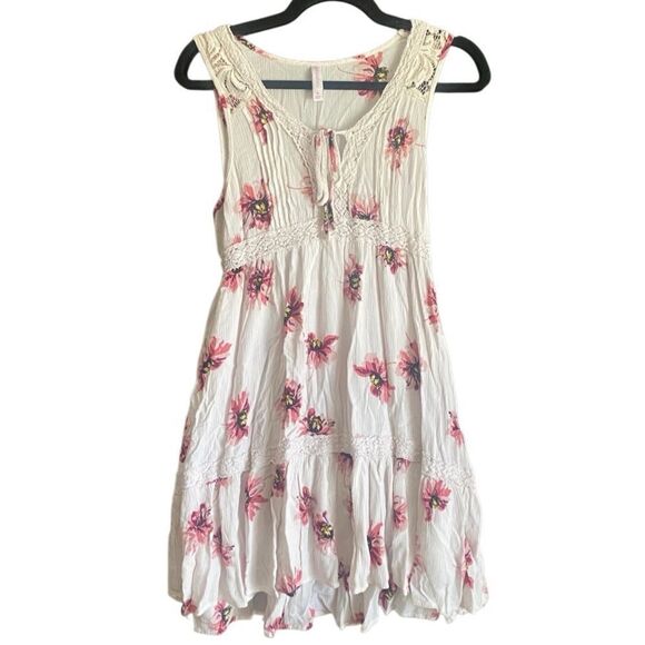 Xhilaration Cream/Pink Floral Mini Dress. Size Medium. - Picture 1 of 8